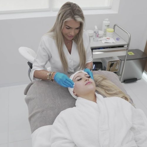 harriet-doing-treatment-with-morpheus8 pro at DNA Health